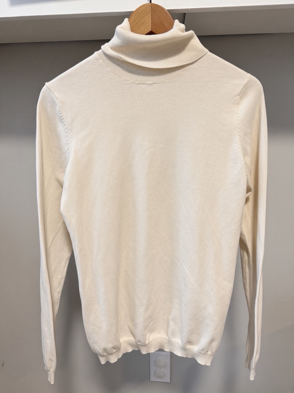 Women’s Gap Cream Turtleneck Sweater L Soft Cotton Quiet Luxury